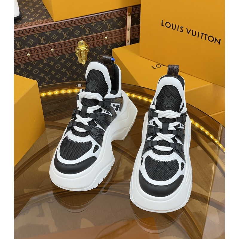 l**is V*t*n sneakers